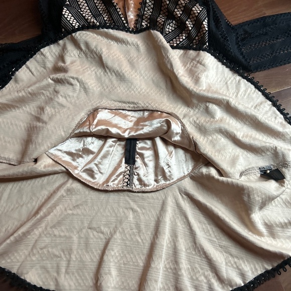 LULU'S Lace Mesh Long Sleeve Mini Dress Size XS - Picture 10 of 11